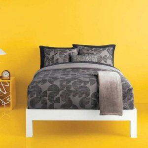 Geo Reversible Decorative Comforter Set with Throw - Twin - Room Essentials